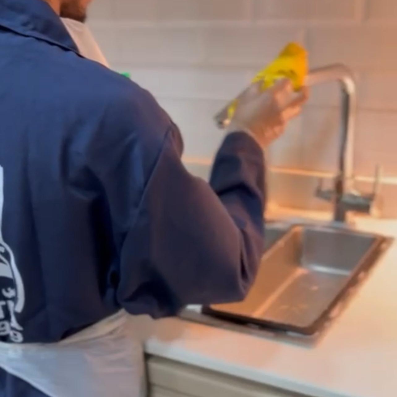 تنظيف الحمامات والمطابخ بأنواعها