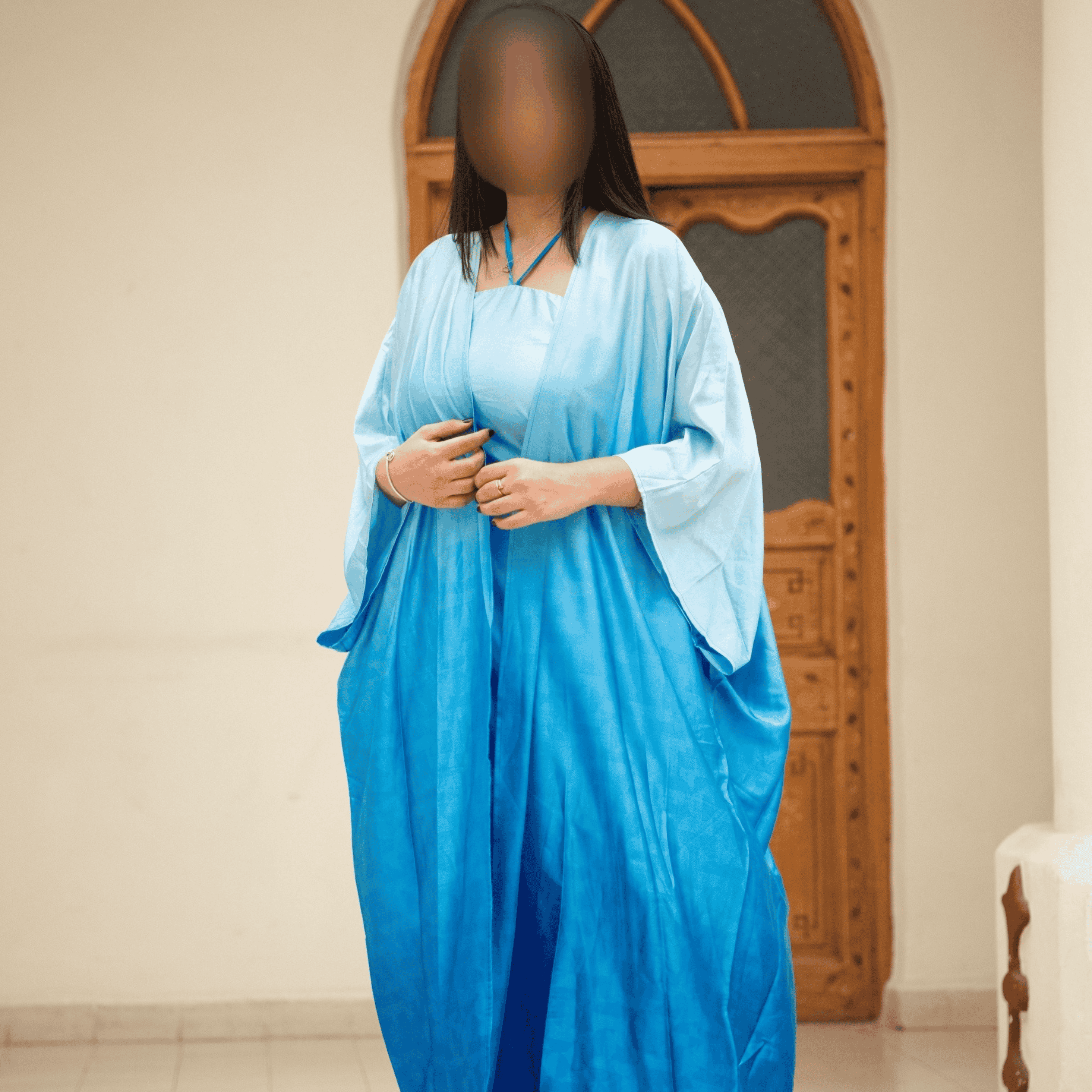 عباية زرقاء